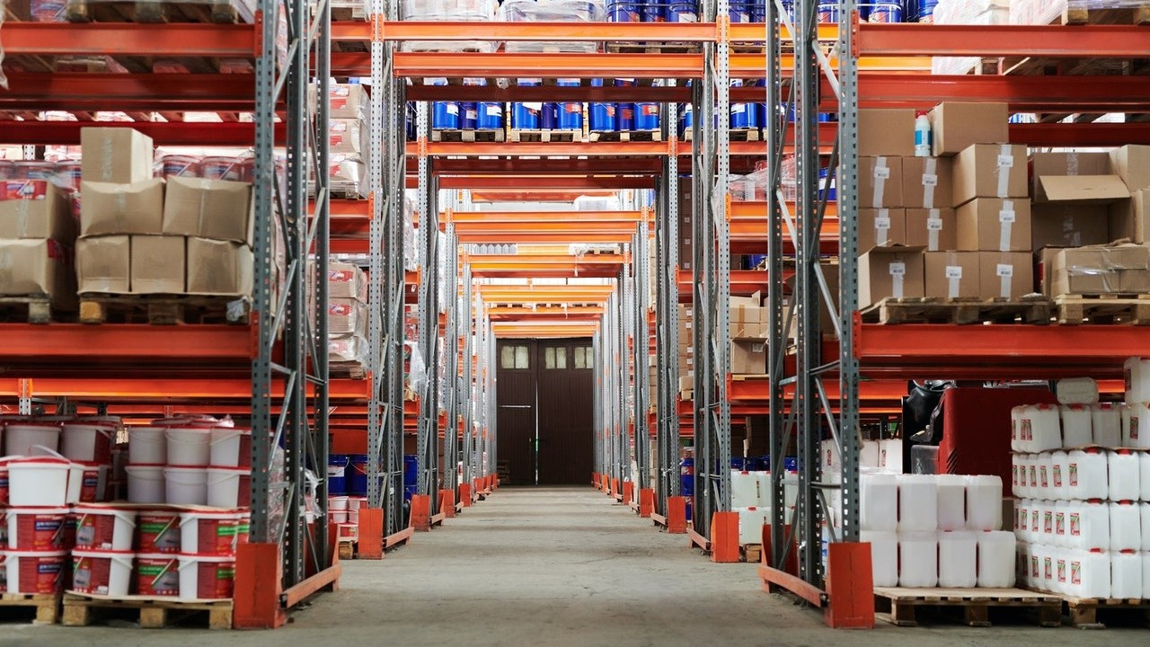 Müteahhitler stok yapacak depo arıyor