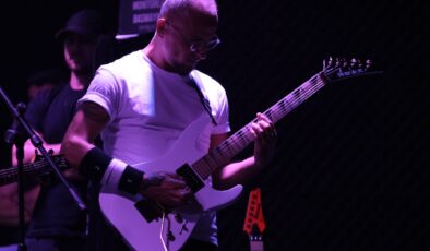 Türk Rock Müziğinin Gizli Yeteneği Cenk Özveren