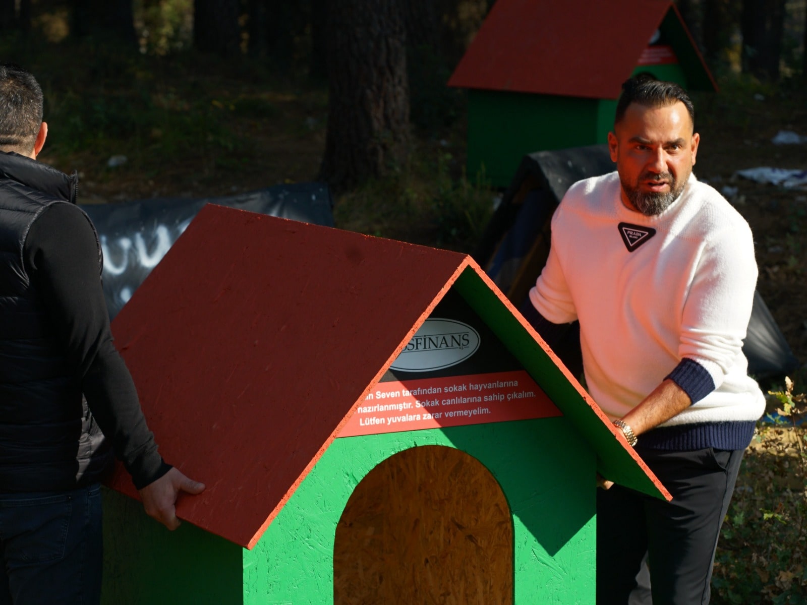 İş insanı Sabahattin Seven Her Yıl Olduğu Dibi Bu Yıl Da Sokak Hayvanlarını Unutmadı