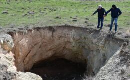 Sivas’ta Depremler Sonrası Büyük Obruklar Oluştu