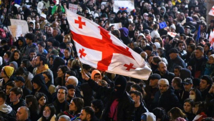 Gürcistan’da binlerce kişinin katıldığı eylem gündem oldu