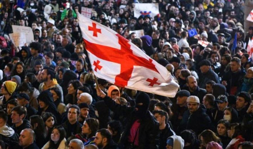 Gürcistan’da binlerce kişinin katıldığı eylem gündem oldu