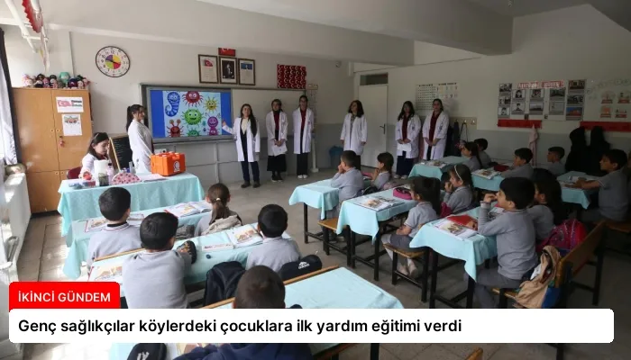 Genç sağlıkçılar köylerdeki çocuklara ilk yardım eğitimi verdi
